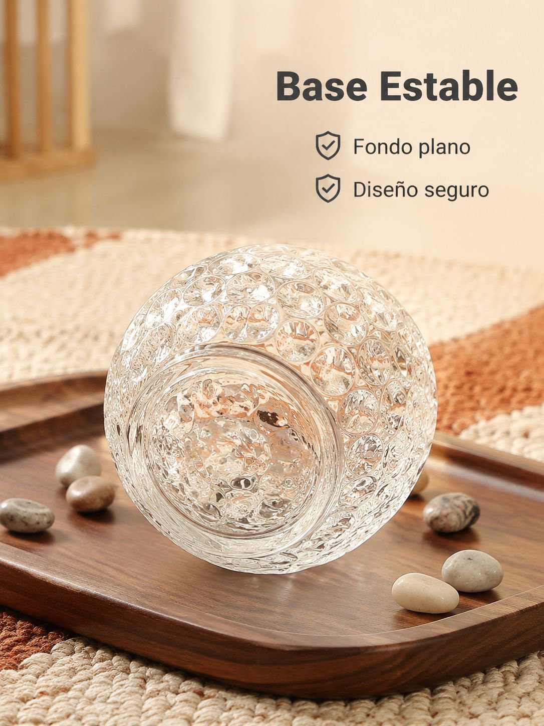 Riego eficiente con botellas de agua para plantas de interior
