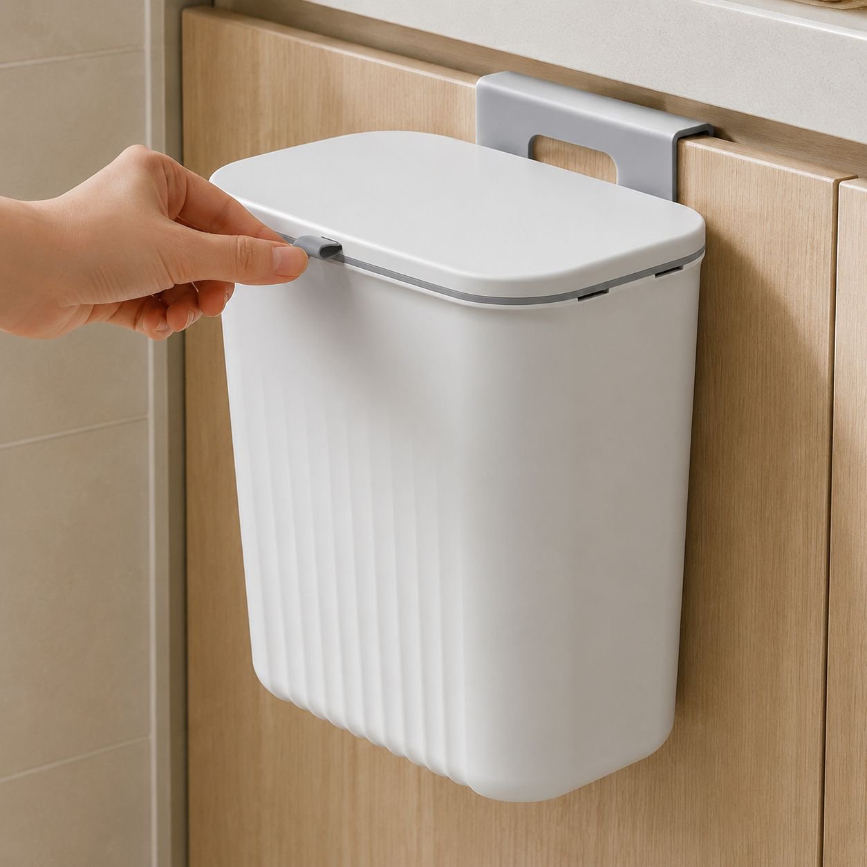 Space-saving trash can with sliding lid mechanism