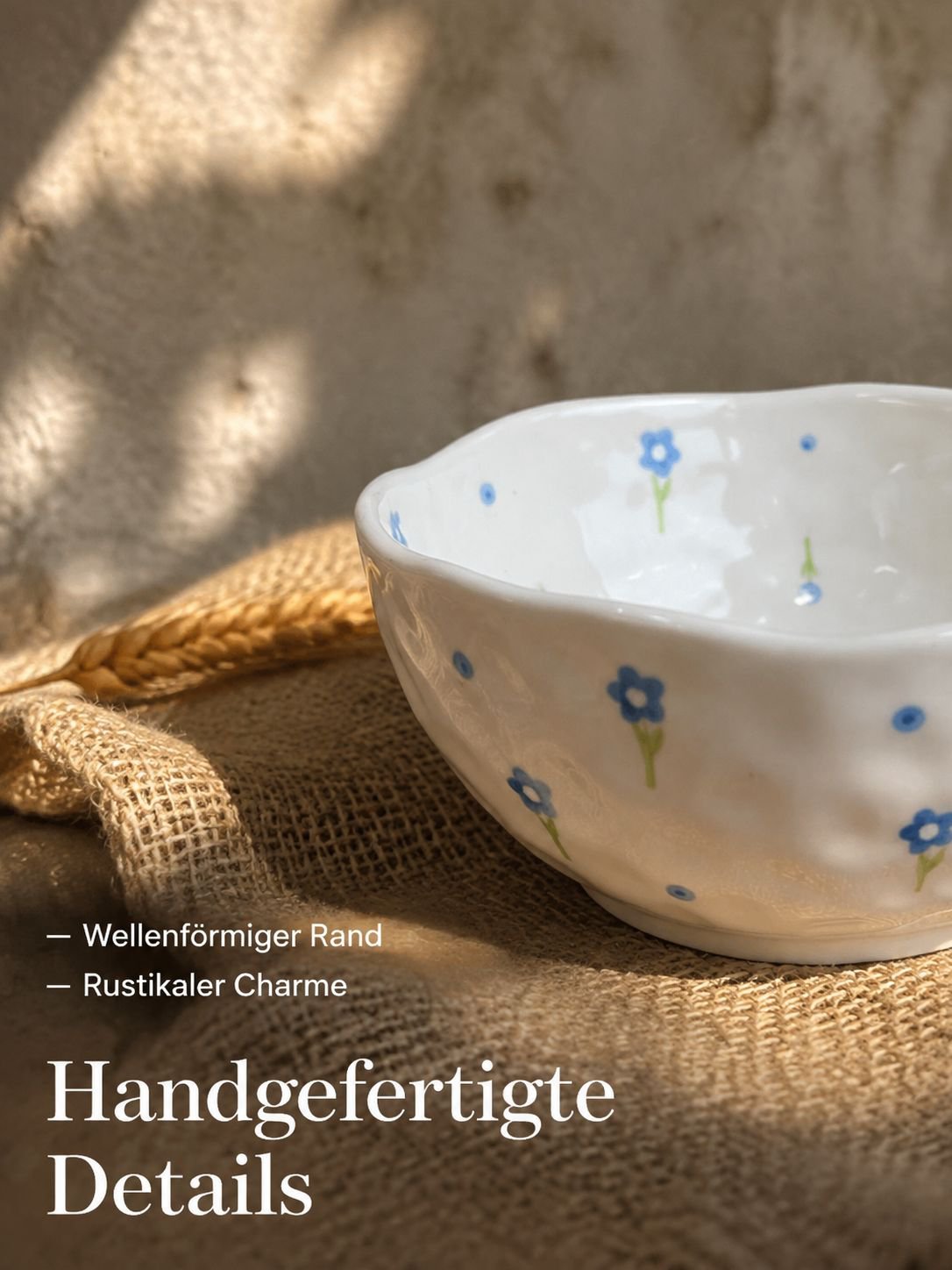 Detailaufnahme von handbemaltem Keramikgeschirr