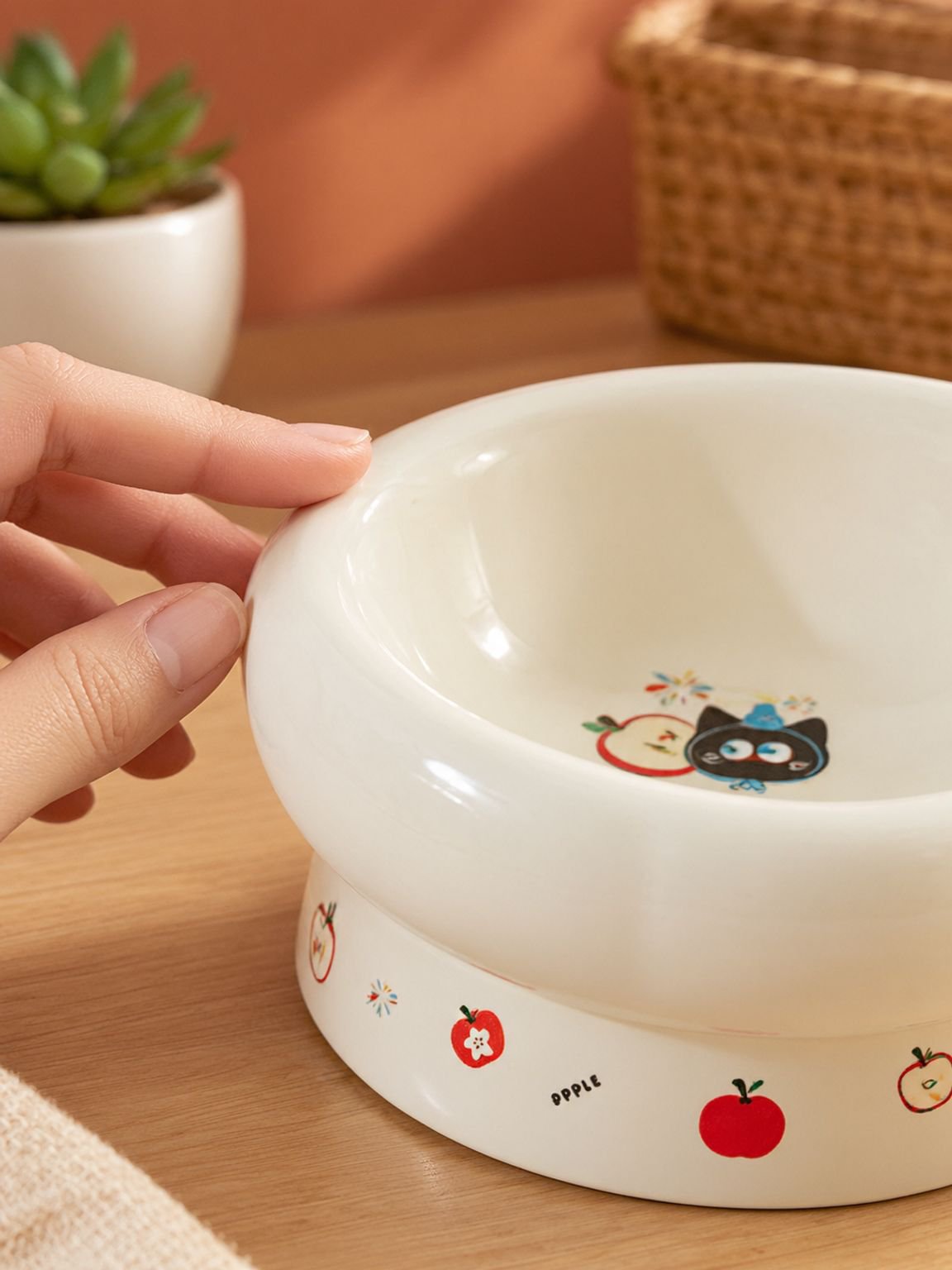 Diseño ergonómico de cuenco para perros y gatos
