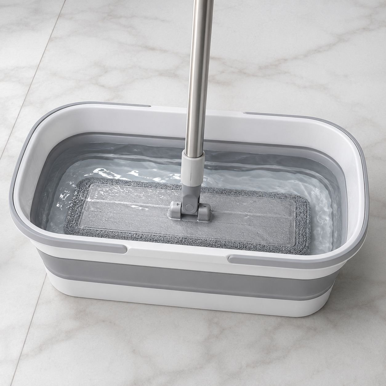 Versatile mop bucket suitable for various floor types