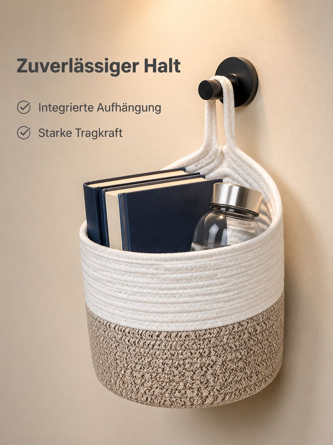Hängender Pflanzenkorb aus Baumwollseil im Wohnzimmer