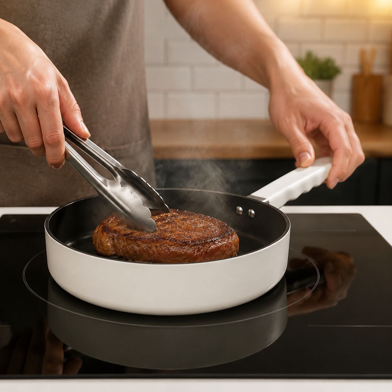 Healthy cooking pan with ergonomic handle