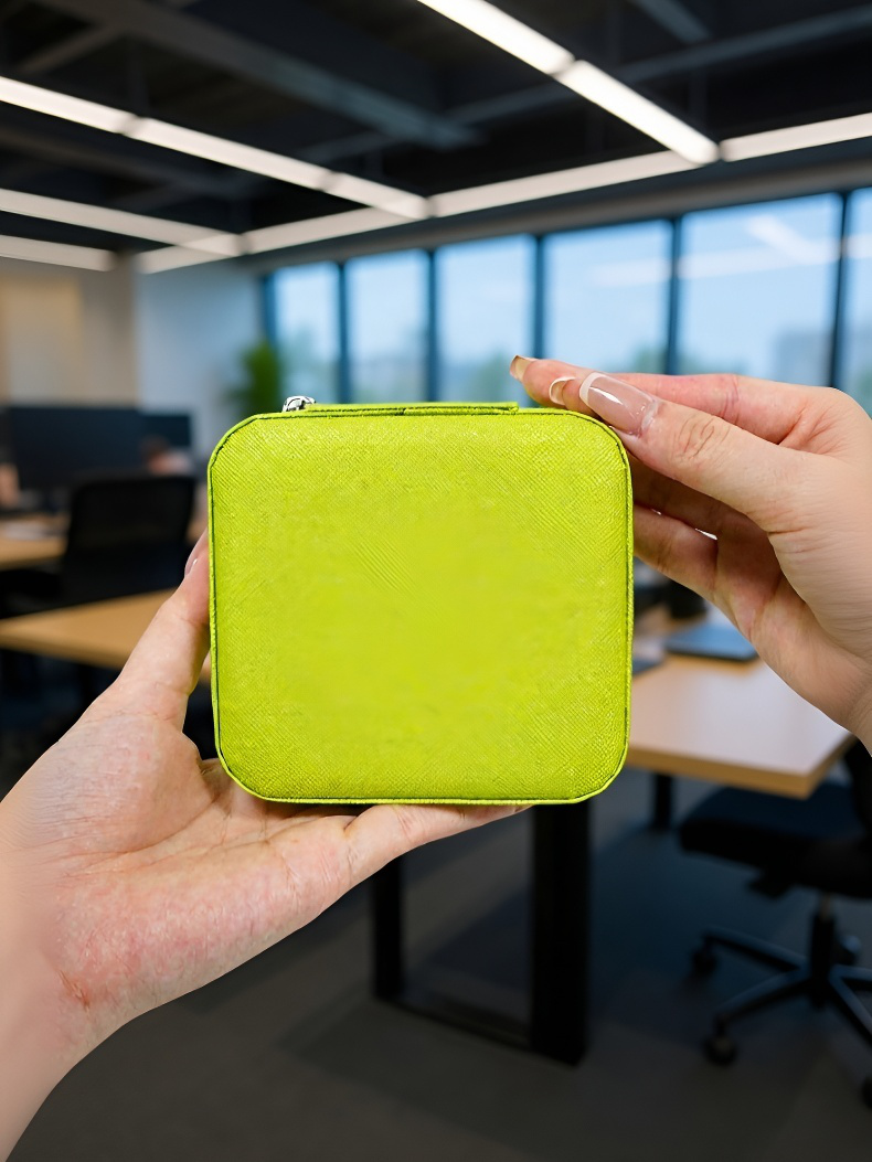 Schmuckaufbewahrungsbox mit mehreren Fächern