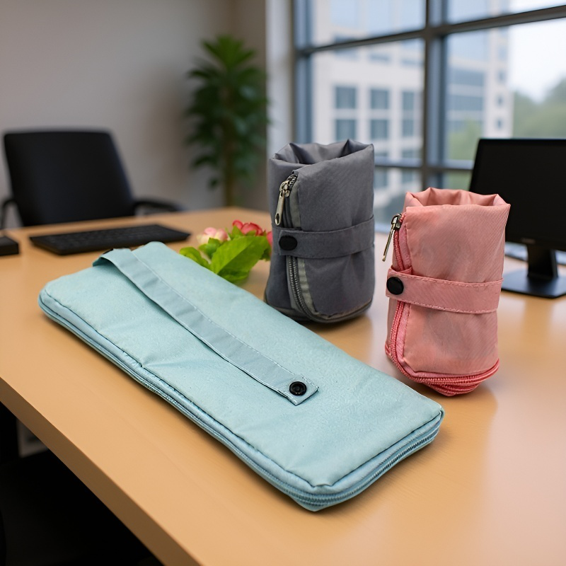 バッグに取り付けたポータブル傘カバー