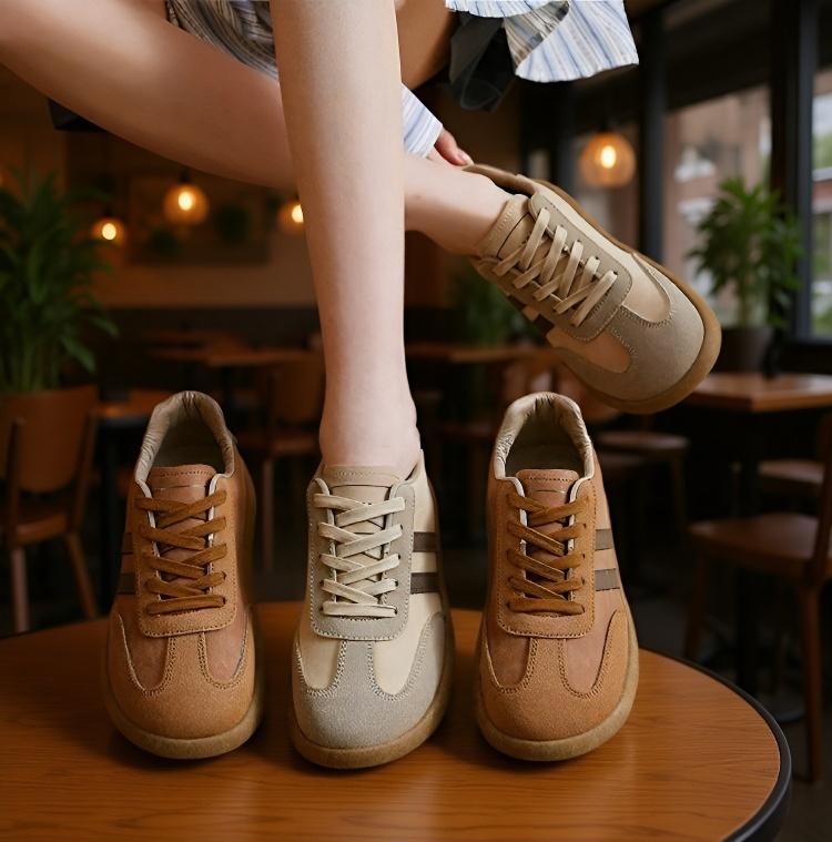 스타일리시한 화이트 운동화