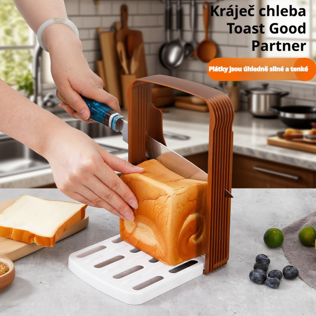 Kráječ na chleba s toastem na kuchyňském stole