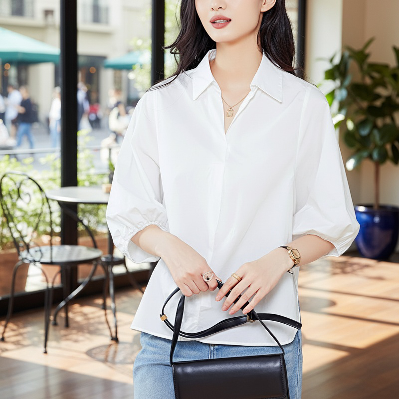 세련된 여성 블라우스 옆트임 디자인 포인트