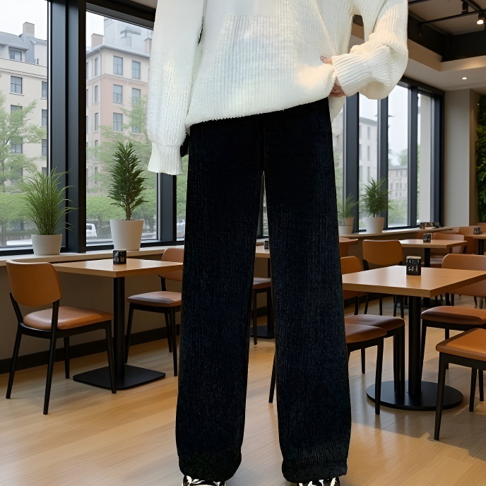 秋と冬の女性用のクリーム色のワイドレッグパンツに、ベルベットと厚みのあるハイウエストのルーズパンツで着痩せ効果があり、汎用性の高いドレープ性のカジュアルストレートパンツです。