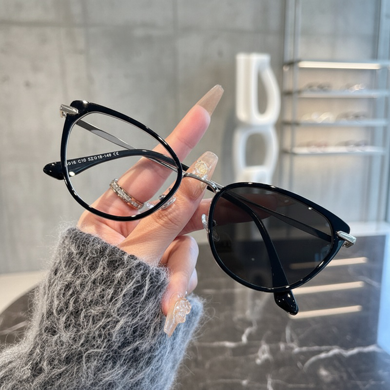 Women's Cat Eye Metal Photochromic Blue Light Blocking Glasses