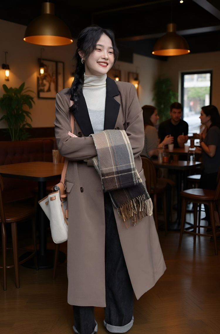 루즈핏 여성 트렌치코트 착용샷