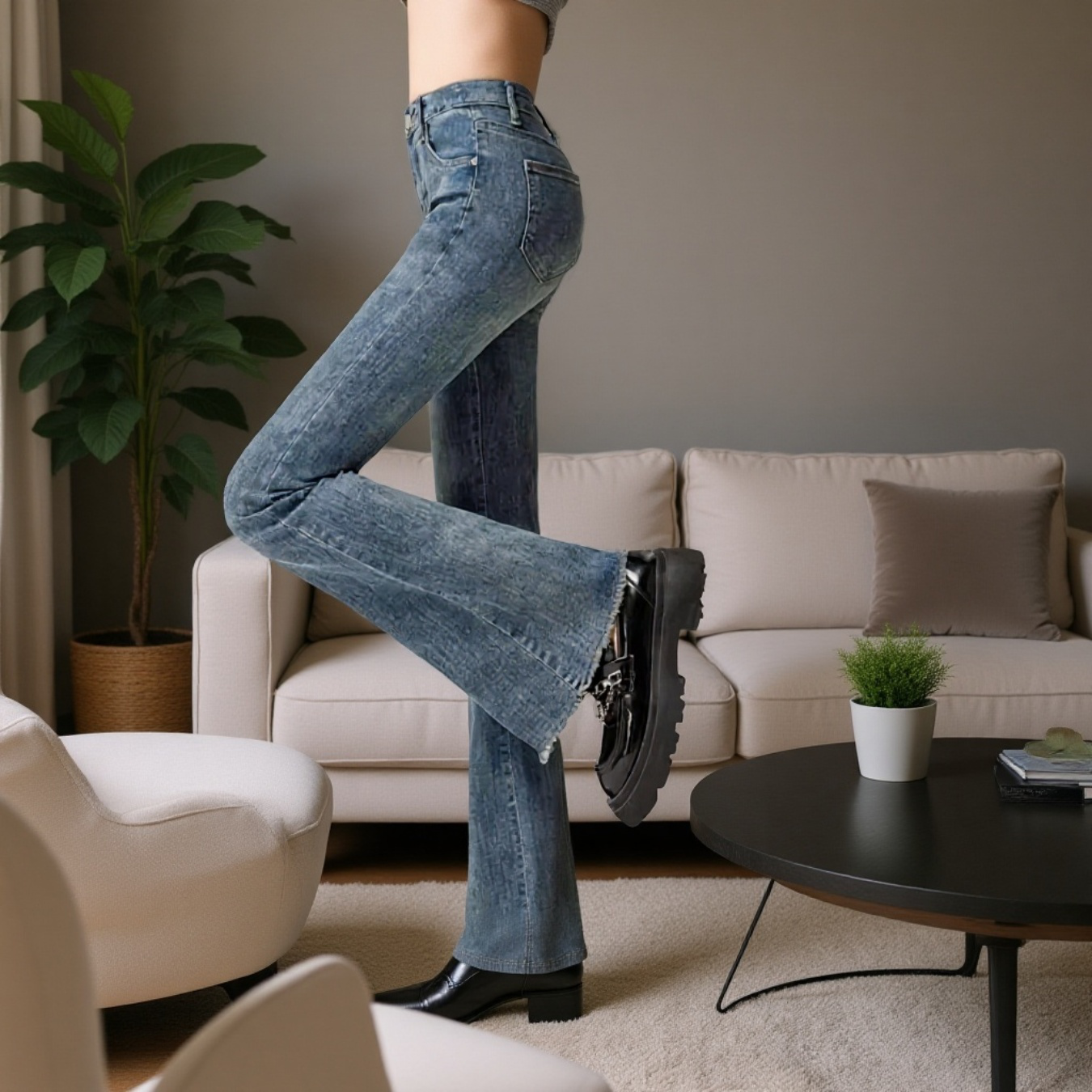 슬림핏 퍼플레어 데님 팬츠 봄 코디 예시