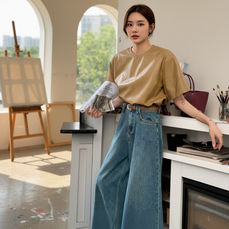 빈티지 스타일 여성 데님 팬츠 착용 이미지