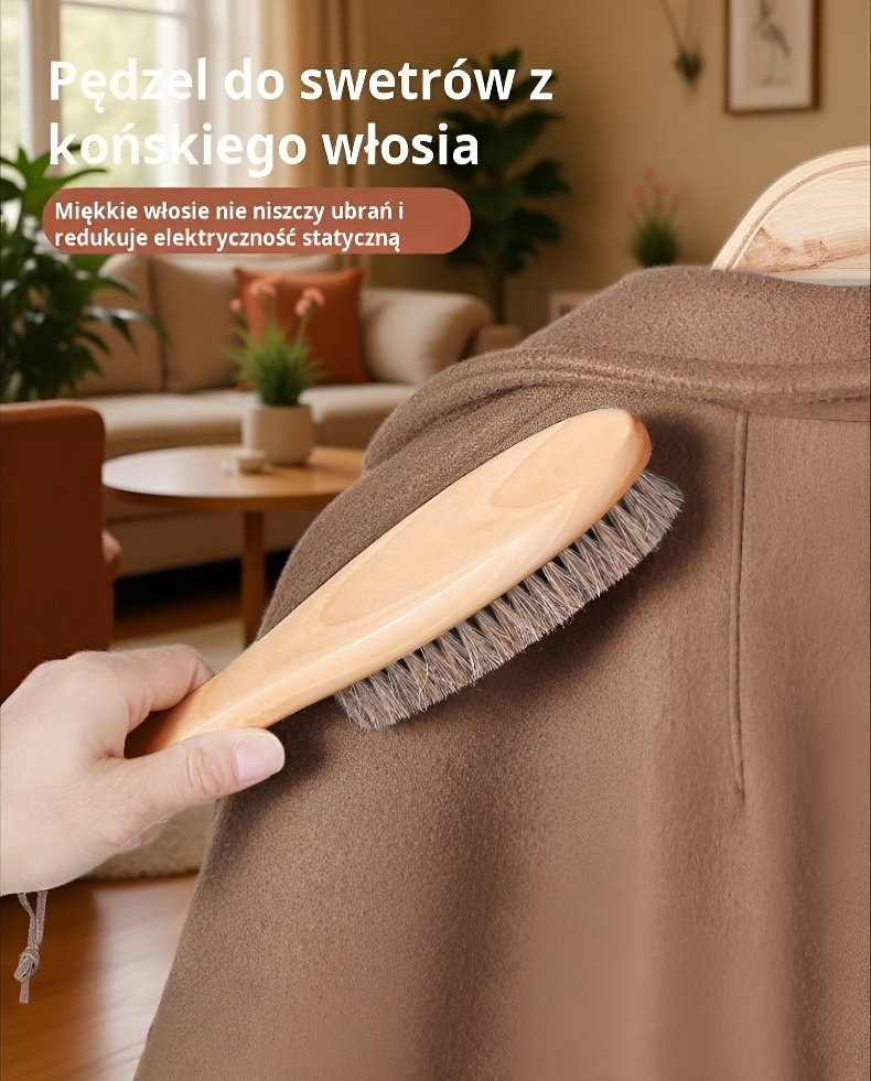 Czyszczenie swetra z kurzu szczotką do kaszmiru