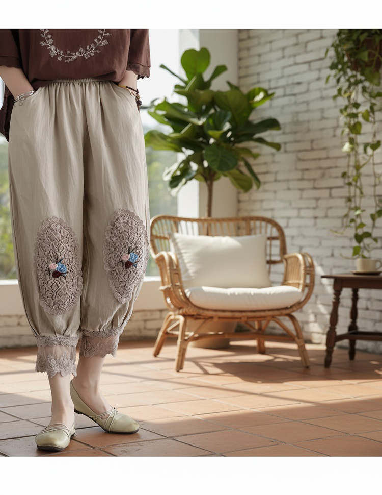女性が着用するレース刺繍ランタンパンツコーディネート例