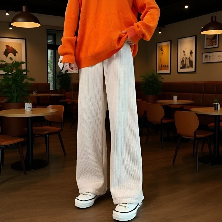 秋と冬の女性用のクリーム色のワイドレッグパンツに、ベルベットと厚みのあるハイウエストのルーズパンツで着痩せ効果があり、汎用性の高いドレープ性のカジュアルストレートパンツです。