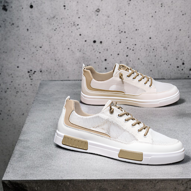 ホワイトカラーのカジュアルスポーツシューズ