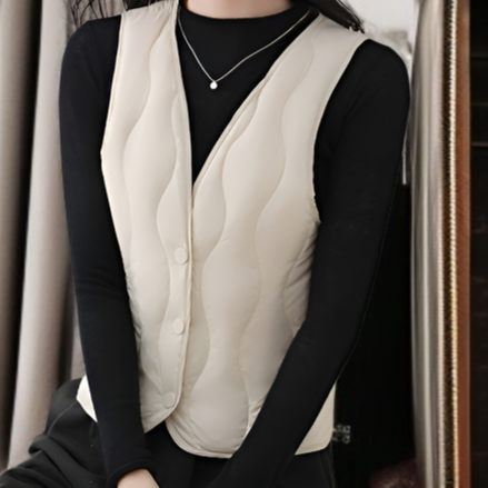 軽量で暖かいフリースベストの着用イメージ