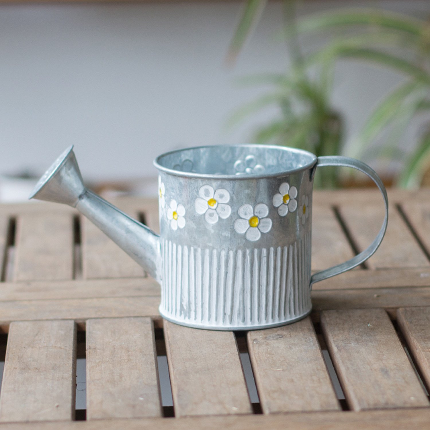 Vase pour fleurs fraîches en métal doré