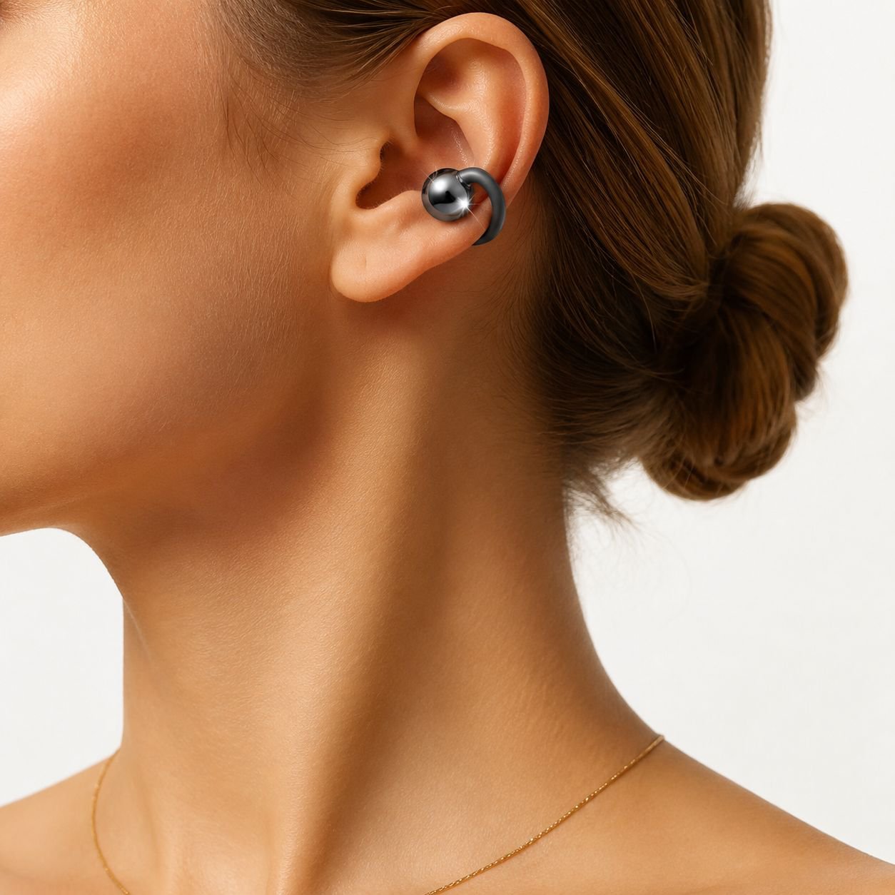 Wireless clip-on Bluetooth earphone translator