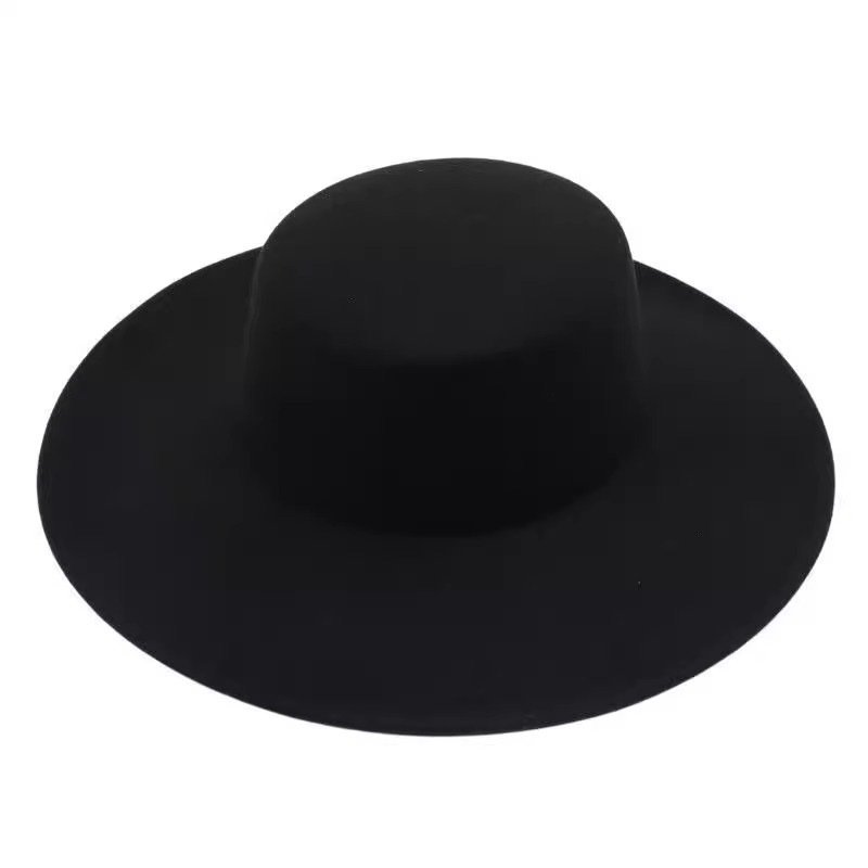 Versatile and elegant bowler hat