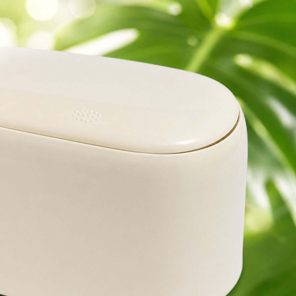 Cubo de basura crema con tapa práctica