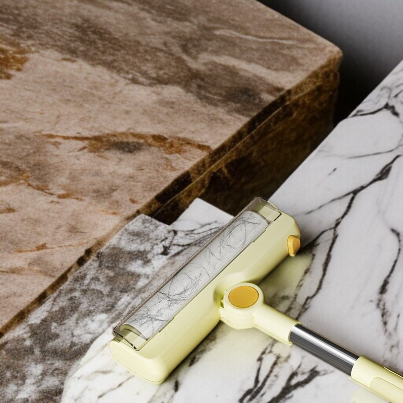 ベッド掃除用粘着クリーナーの使用シーン