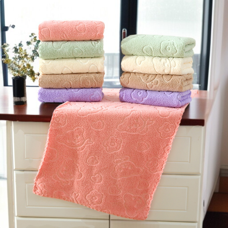 곰돌이 캐릭터가 그려진 극세사 타월 전면 사진