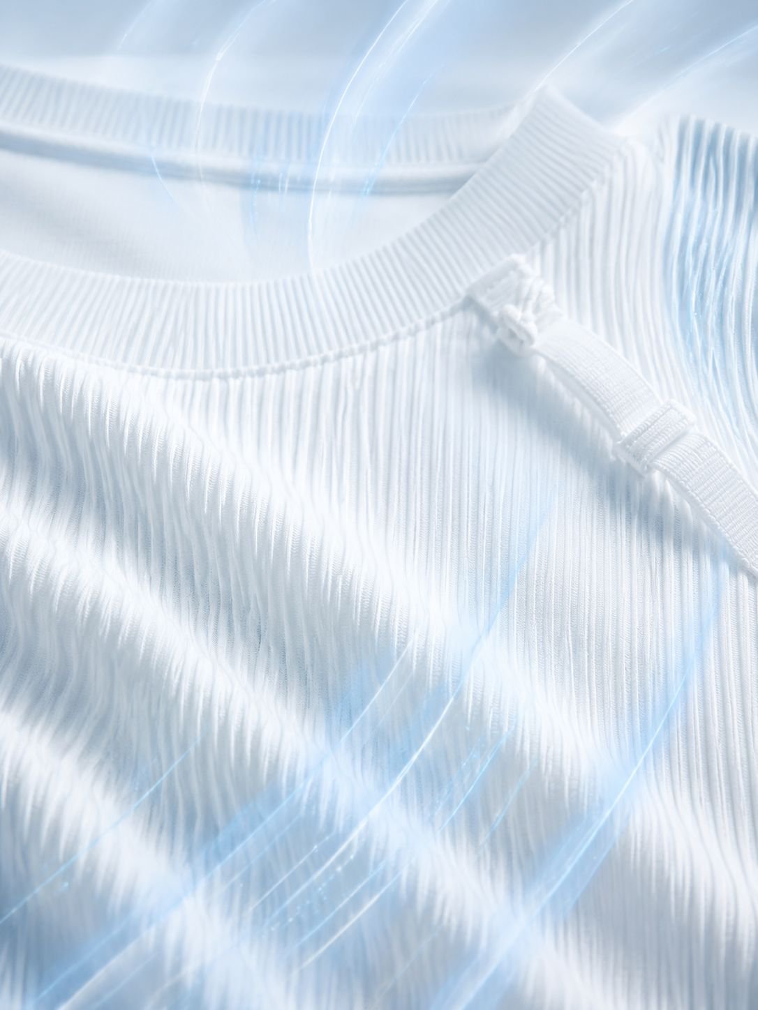 クールでスタイリッシュなメンズ半袖Tシャツ全体像