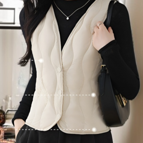 ショート丈ダウンベストのコーディネート例