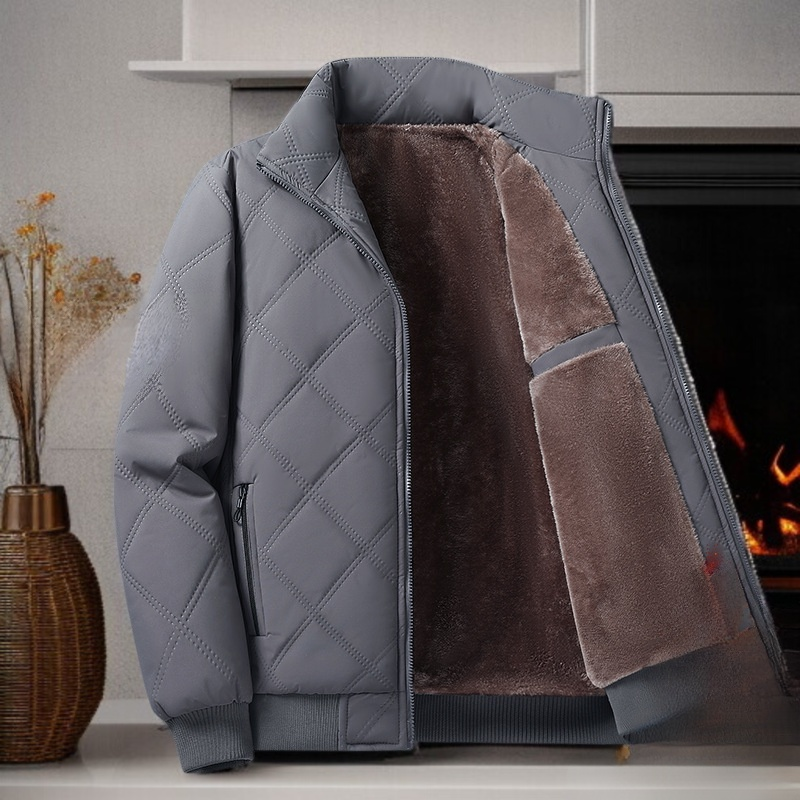 カジュアルなメンズ中綿ジャケットの着用シーン