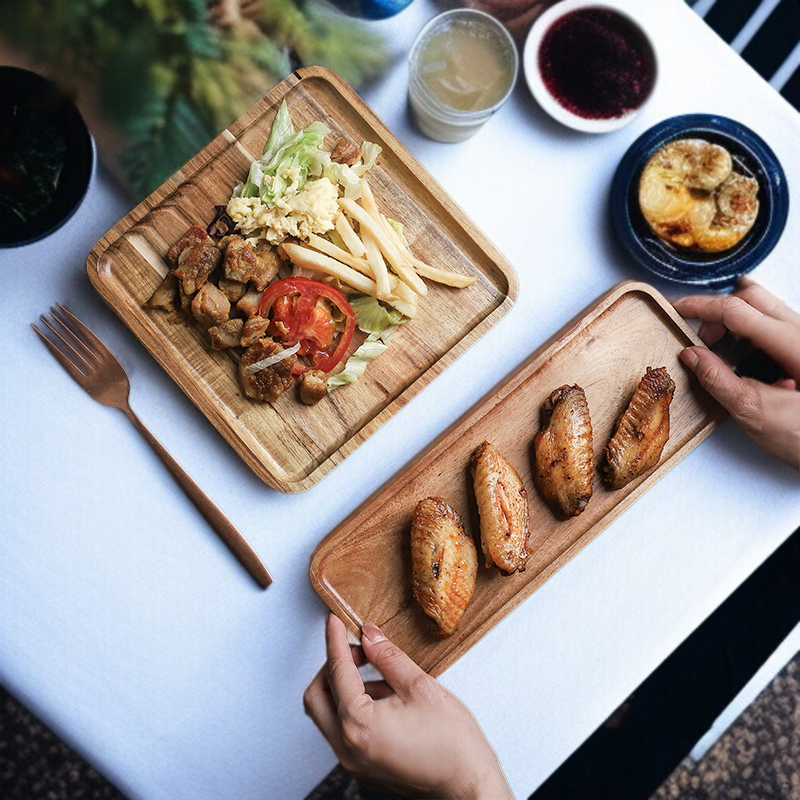 木製スクエアプレートでデザートをおしゃれにサーブ