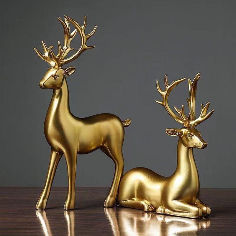 Dekoratives goldenes Hirschornament