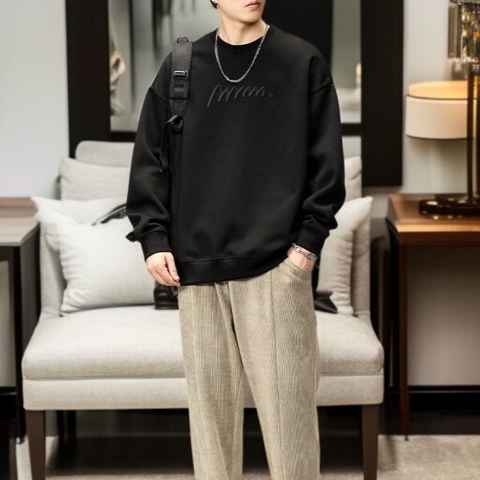 자수 디테일이 돋보이는 빈티지 맨투맨