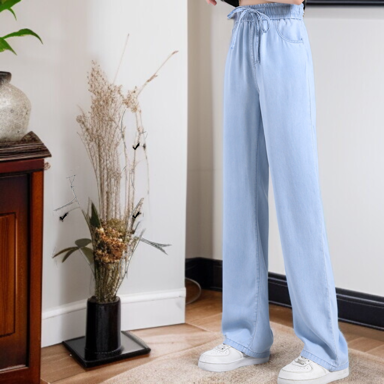 날씬한 실루엣의 밴딩 허리 청바지 디테일