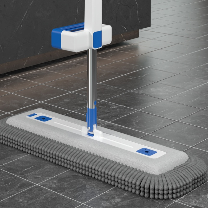 Hands-free flat mop