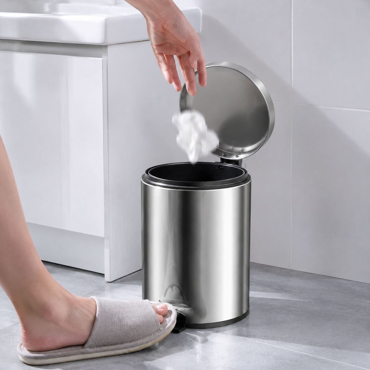 Compact bathroom trash can with soft closing lid