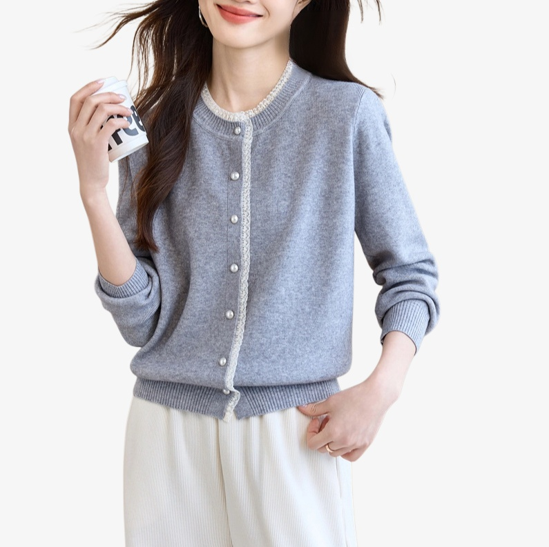 여성용 그레이 니트 가디건 착용 이미지