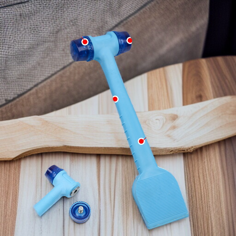 문창 설치에 사용되는 투인원 망치 모습