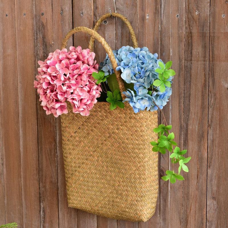 Panier à fleurs tressé en herbe de mer avec poignée