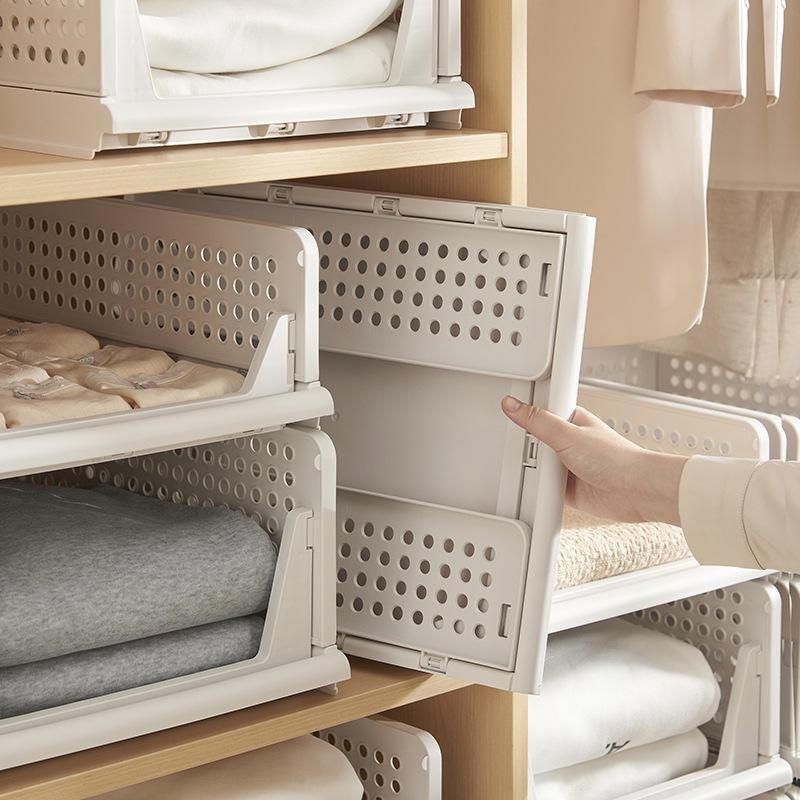 Caja de plástico para guardar ropa