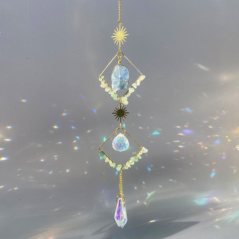 手作りの石の装飾品