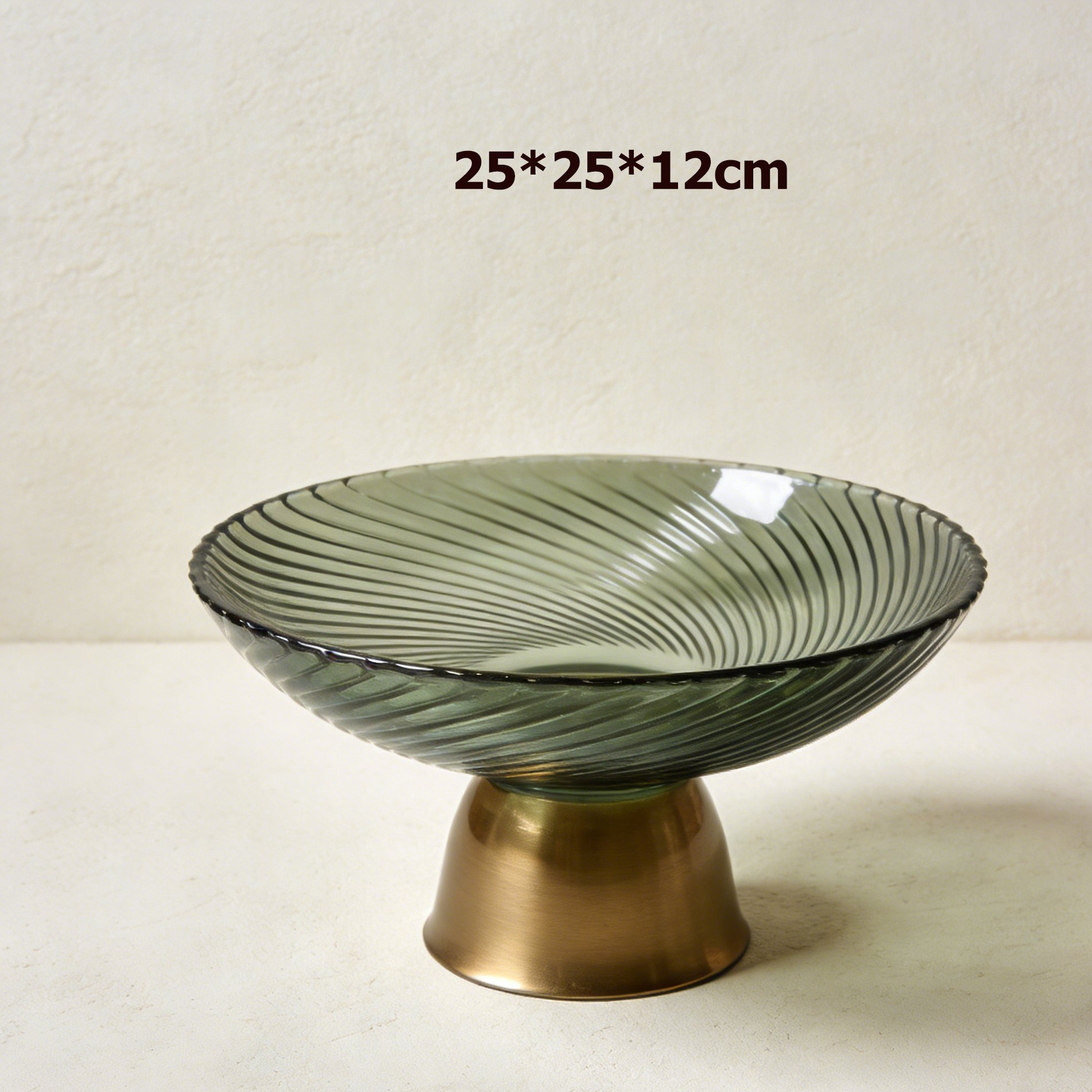 高級感あふれるフルーツ皿のアップ