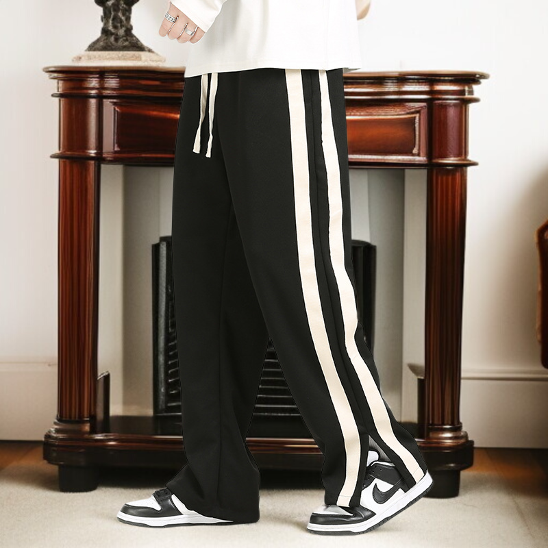 ゆるい長ズボンのスタイリッシュな男性