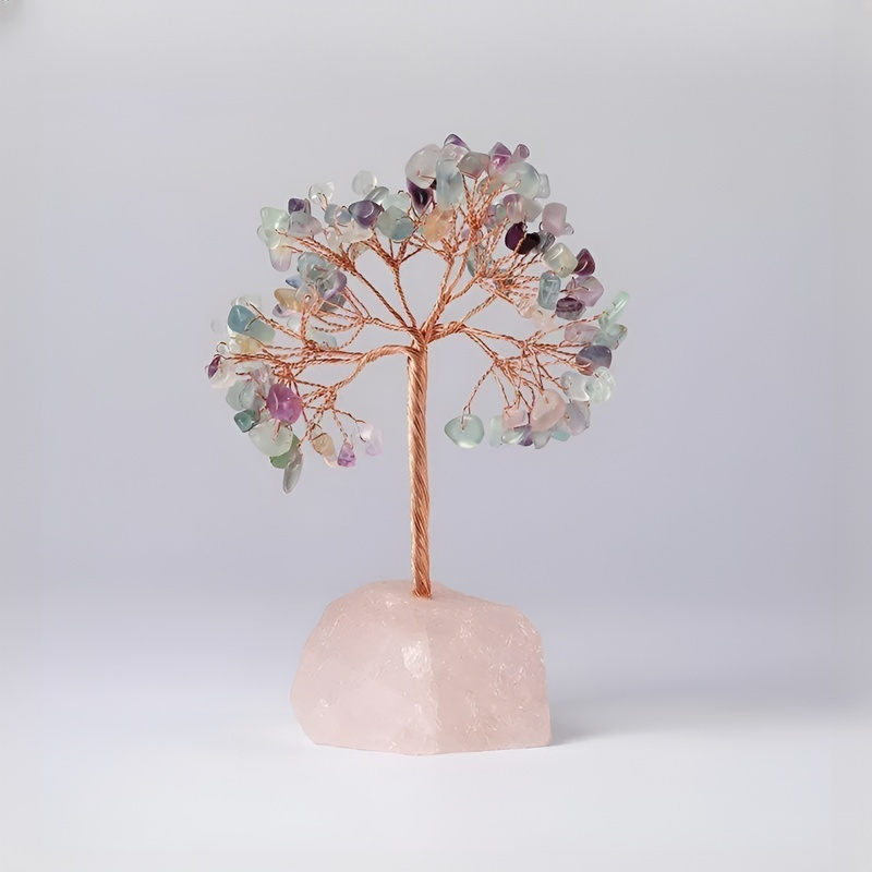 เศษคริสตัลธรรมชาติ ลวดทองแดง และต้นไม้เงิน