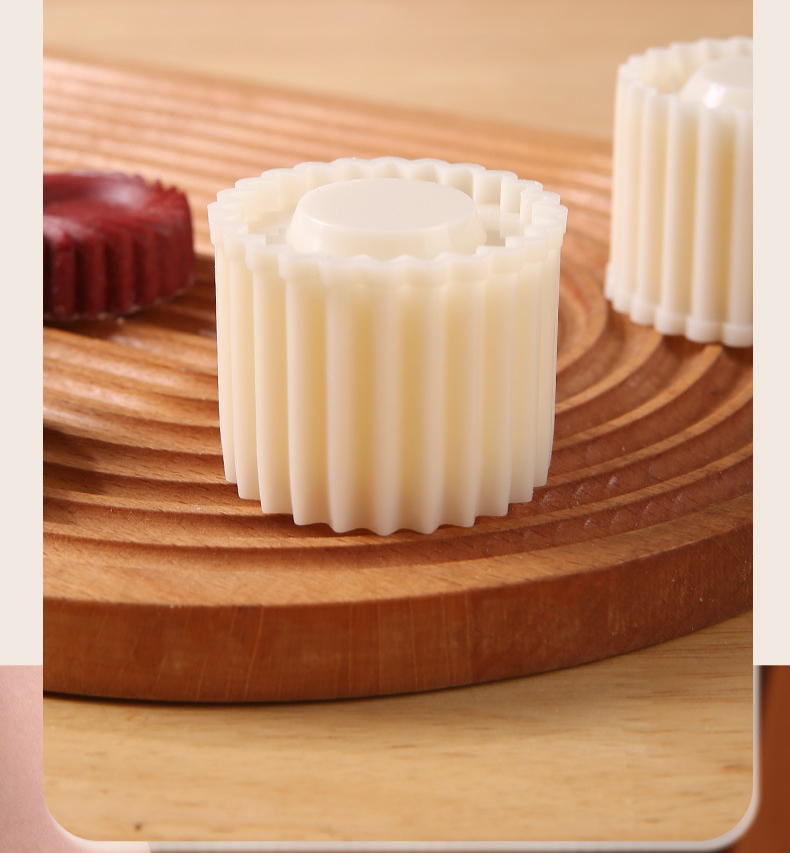 Removable pastry mold components for easy demolding