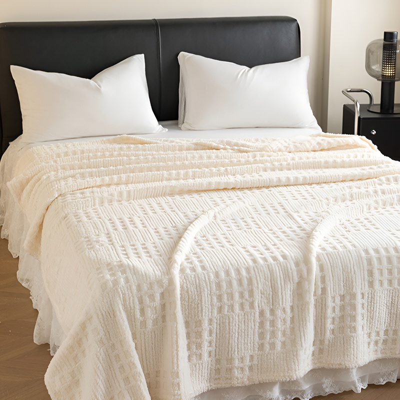 Thick and warm double-sided plush blanket with waffle pattern jacquard