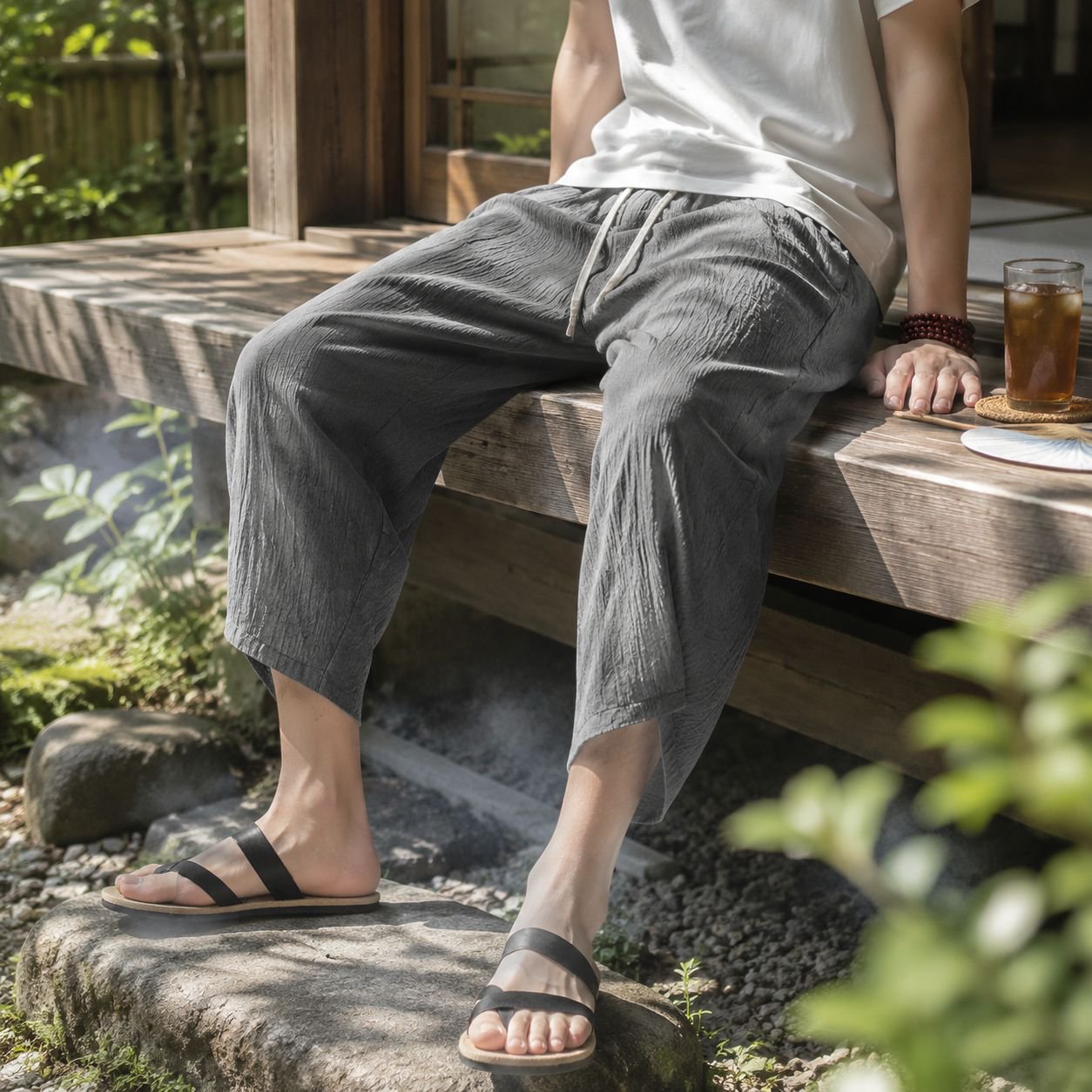 新作メンズカジュアルルーズフィット薄手パンツ、ハーレムパンツ、ランタンスタイル、ビーチカプリパンツ