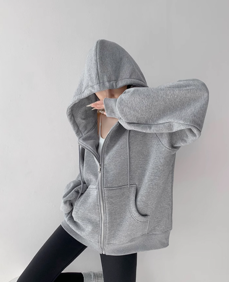 フード付き開閉式ジャケット女性着用イメージ