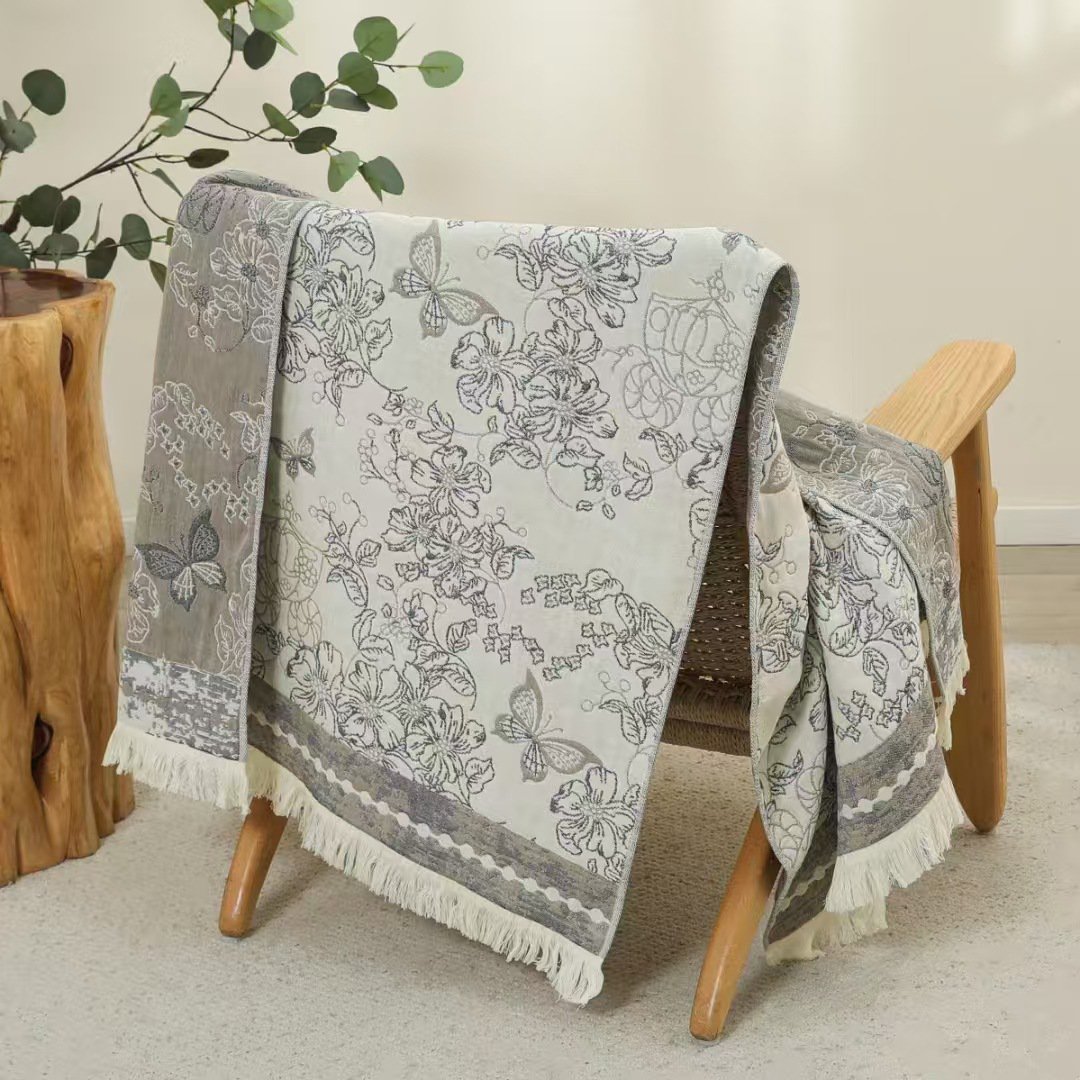 Multilayer Gauze Bath Towel with Pompons
